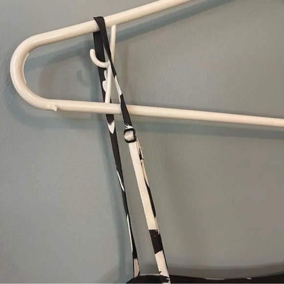 🔹5/$25🔹 White House‎ Black Market Spaghetti Strap Shutter Pleat Dress. Size 8? - Picture 6 of 10